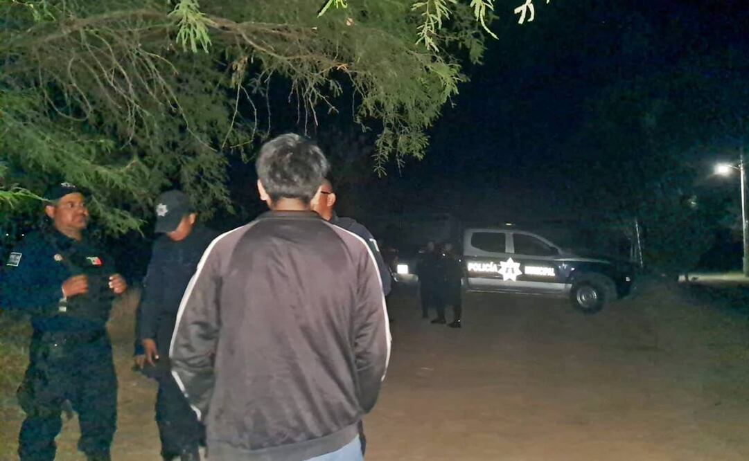 Policías municipales desalojaron a los estudiantes del albergue y los dejaron en el desamparo y sin sus pertenencias. Foto: Especial