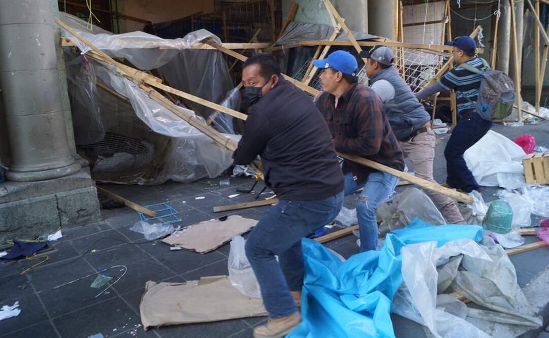 Tras 12 años, recuperan Portales del Palacio de Gobierno de Oaxaca tomados por desplazados triquis. Fotos: Edwin Hernández