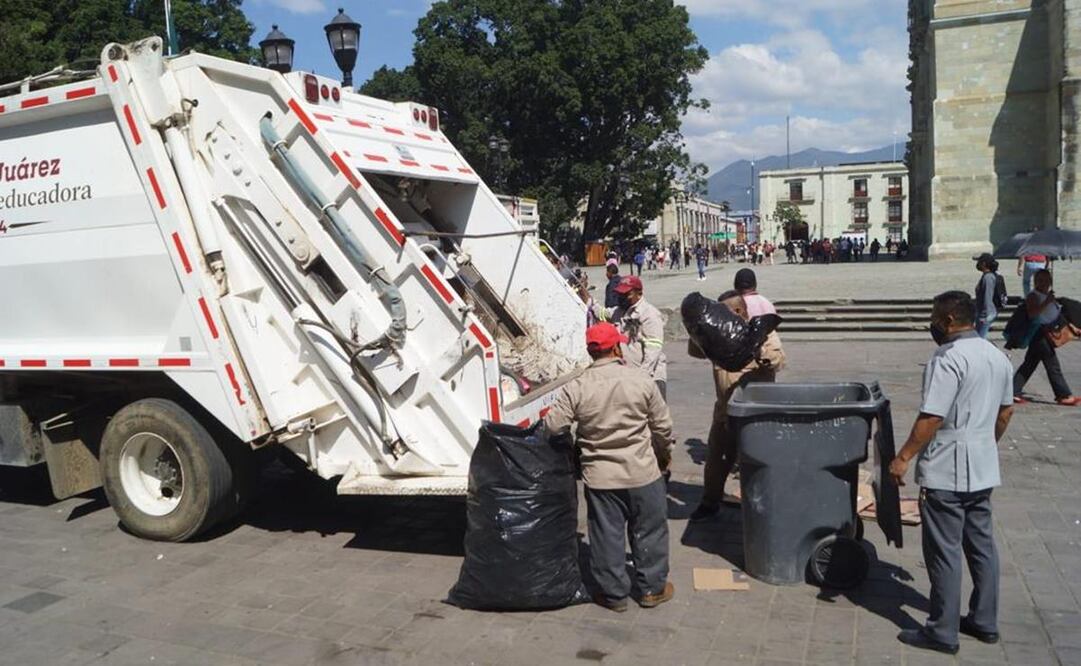 Reactivan recolección de basura en ciudad de Oaxaca tras 4 días de protestas; firman acuerdo con sindicato. Foto: Edwin Hernández