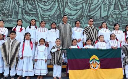 Niñas y niños de Ayutla, Oaxaca, interpretan Himno Nacional en lengua ayuujk en el Congreso de la Unión