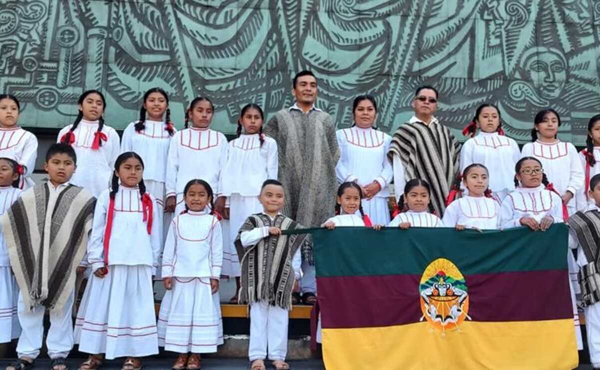 Niñas y niños de Ayutla, Oaxaca, interpretan Himno Nacional en lengua ayuujk en el Congreso de la Unión. Foto: Especial