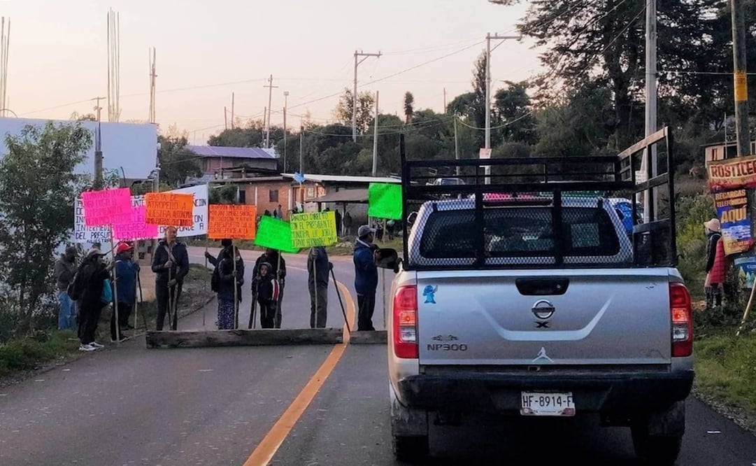 Pobladores bloquean la carretera 190 en la Mixteca de Oaxaca. Foto: Especial