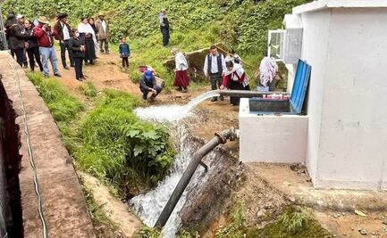 Inauguran obra en manantial de Ayutla y Tamazulápam; “seguimos sin agua”, acusan comuneros inconformes