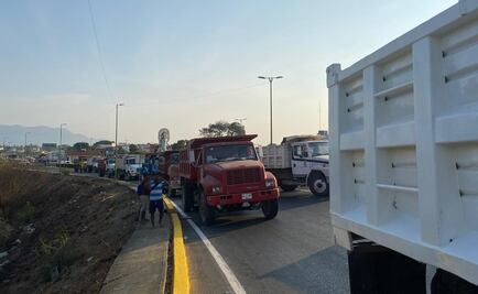 Pese a cuarentena, realizan transportistas bloqueos en el Istmo; detienen a uno de sus líderes
