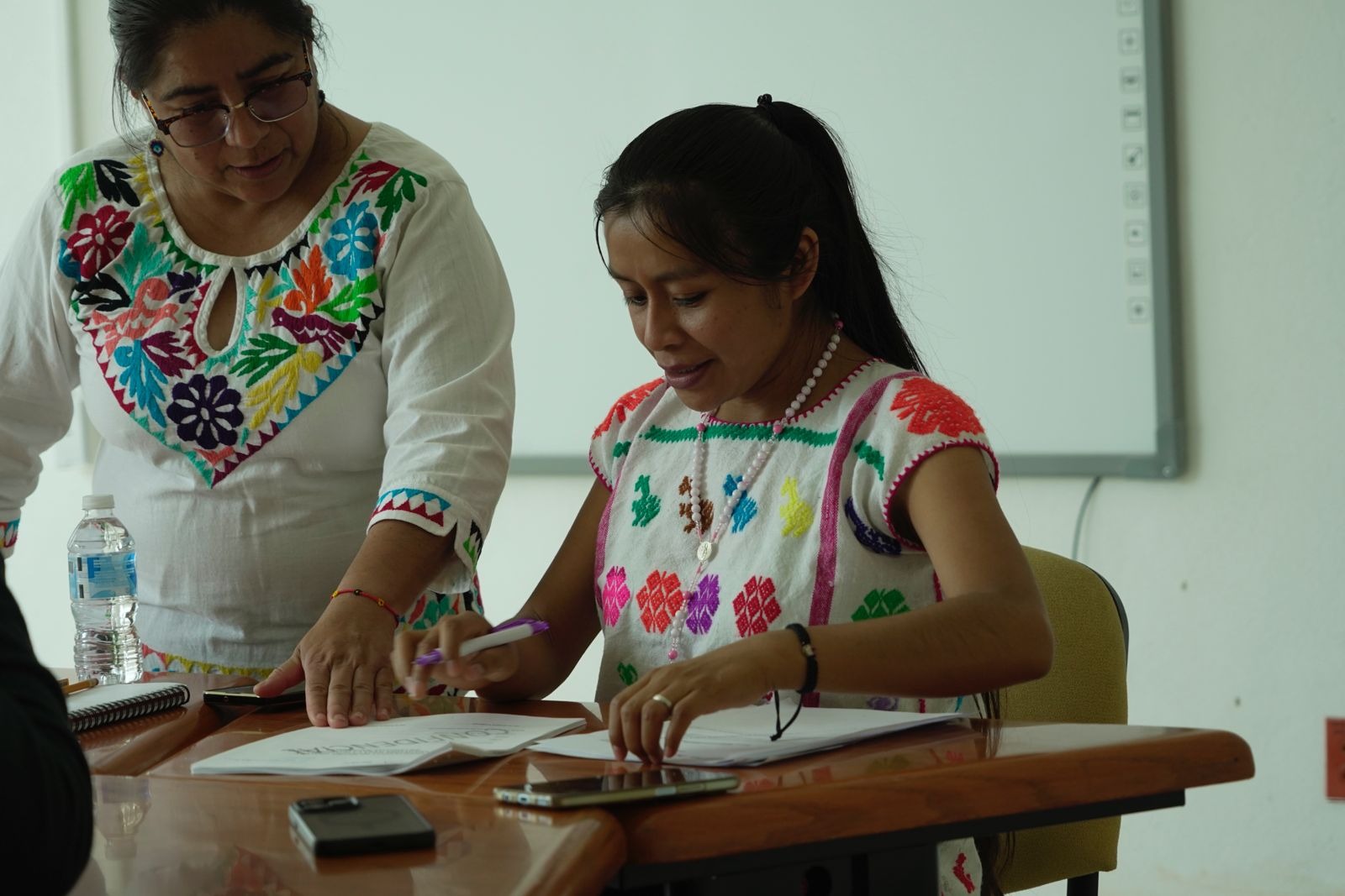 En Oaxaca, certifican a 80 intérpretes en lenguas indígenas nacionales; en México apenas suman 2 mil 