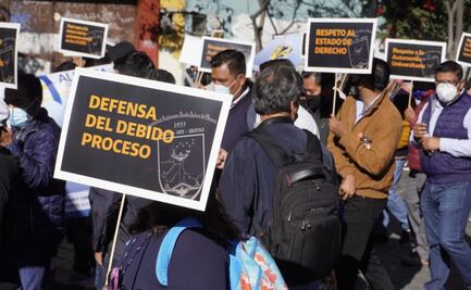 Marcha comunidad de la UABJO en defensa de Eduardo Helmes, exrector detenido por fraude