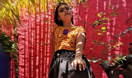 Joven zapoteca nominada a las Diosas de Plata gana premio de poesía sobre pandemia