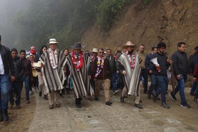 "Han quebrado 100 constructoras en Oaxaca por programa de caminos rurales de  AMLO"