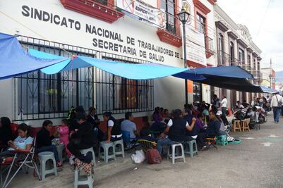 Intensifican sindicalistas de Salud protestas en Oaxaca