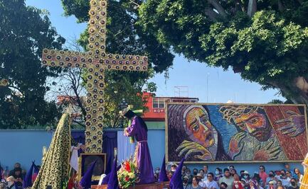 Festejan Viernes Santo con tapete monumental en el Barrio Mágico de Jalatlaco, Oaxaca