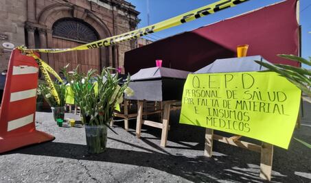 Suman 8 decesos y más de 600 contagios de Covid-19 entre personal médico; protesta sindicato