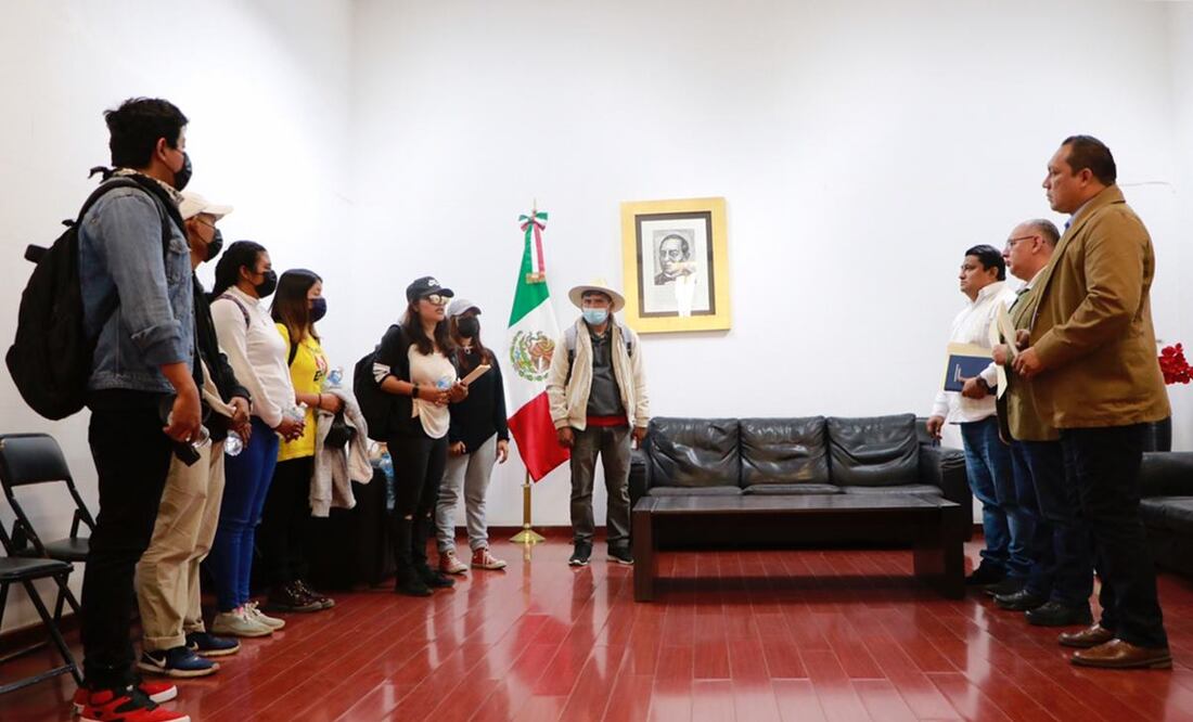 Recibe gobierno de Oaxaca el pliego petitorio de egresados de 11 escuelas normales