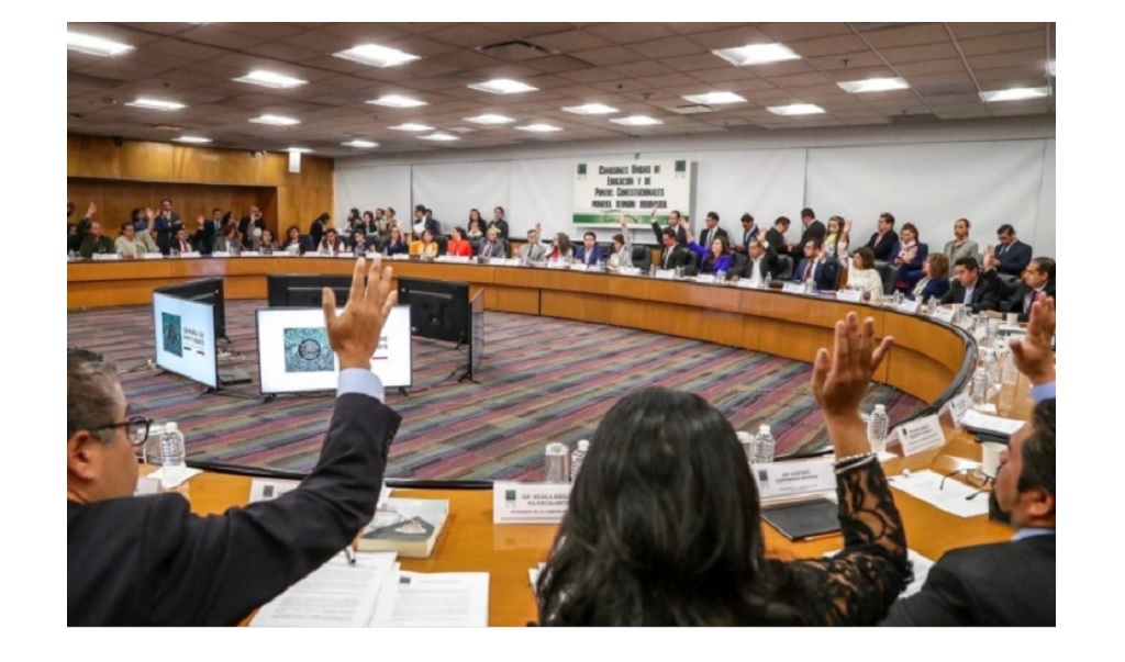 Diputados avalan Reforma Educativa en comisiones; dejan fuera control de plazas