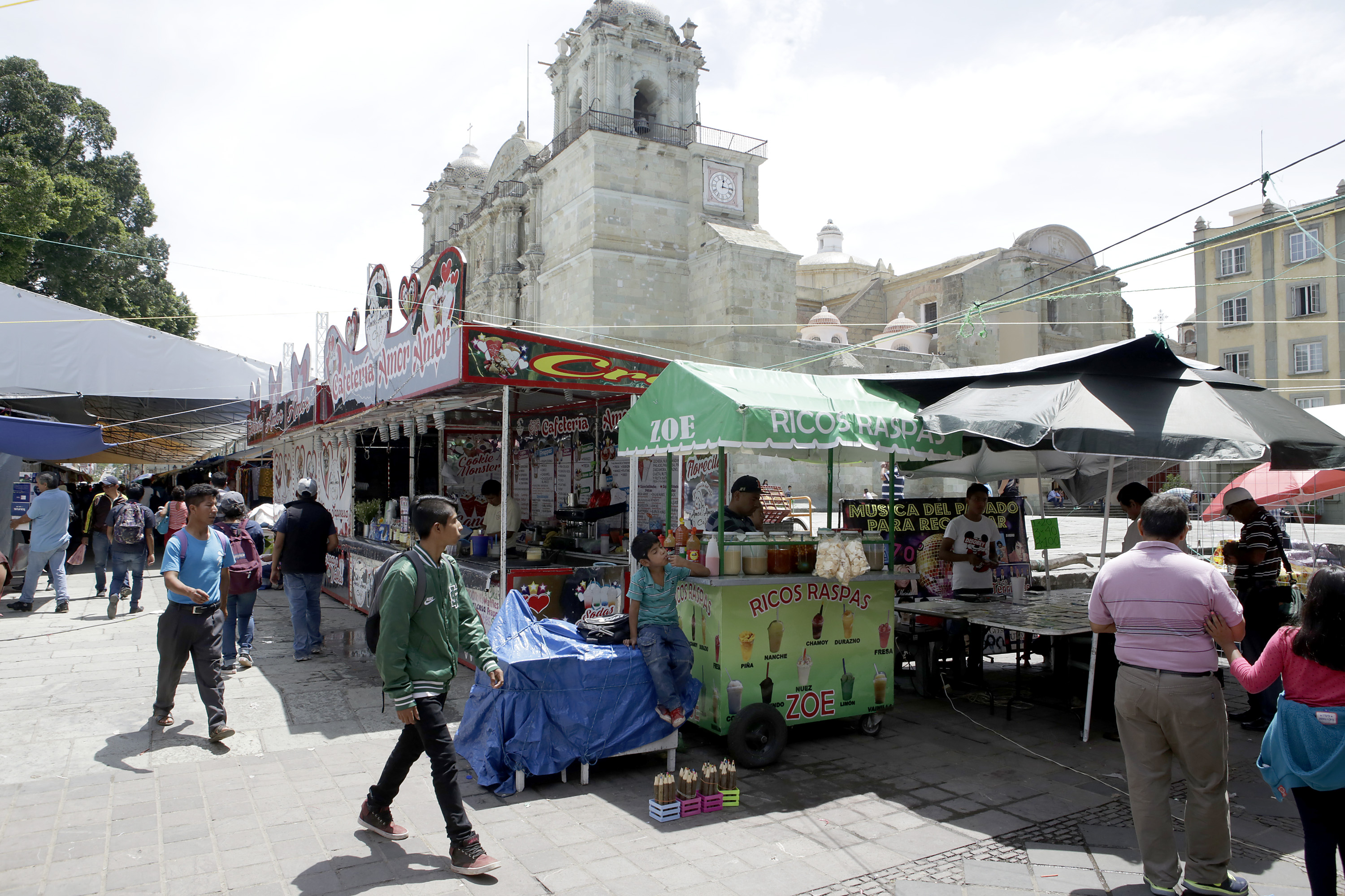 Empleos informales sumaron 30 millones durante 2017: Inegi