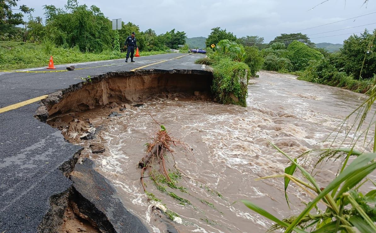 Con casi 600 reportes, carreteras y caminos de Oaxaca concentran 85% de daños que dejó John