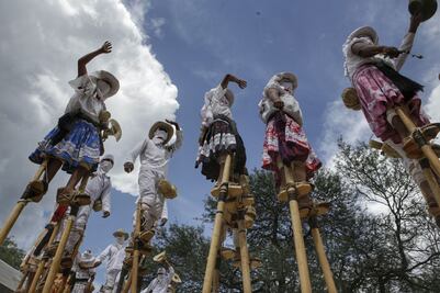 Ofrenda Zaachila también su Guelaguetza en “El Cerrito”