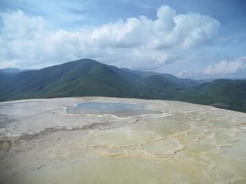 Vetan en Hierve el Agua a dos empresas turísticas por violar usos y costumbres