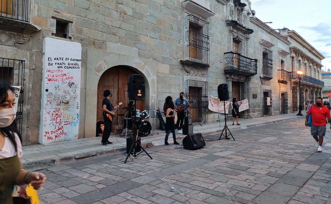 La celebración de los 30 años del MACO se convirtió en una manifestación de resistencia y denuncia en contra del cierre del recinto. Foto: Mario Arturo Martínez. EL UNIVERSAL