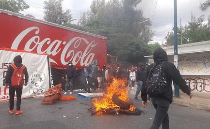 Detienen a 20 normalistas tras movilizaciones y toma de autobuses en Oaxaca