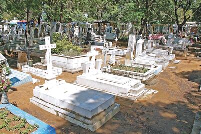 Sin lugar para los muertos: Saturación de panteones lleva a ocupar una tumba para seis