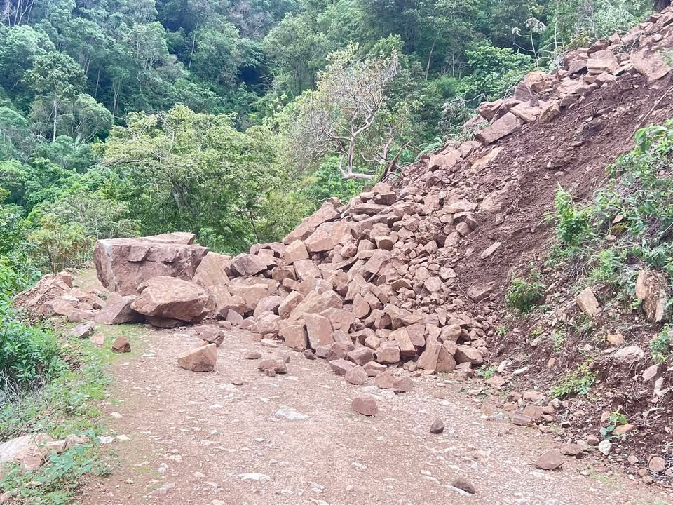 Derrumbe en camino a Ozolotepec, Oaxaca