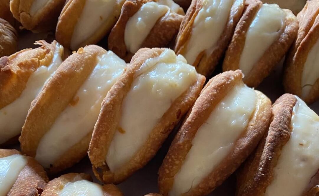 ¡Deléitate con las empanadas de lechecilla! Un manjar oaxaqueño que combina un dulce sabor con la fe católica. Foto: dulcesregionales_oax