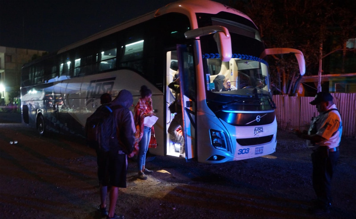 Empresa de autobús que volcó y dejó 16 migrantes muertos en Oaxaca deberá pagar indemnización