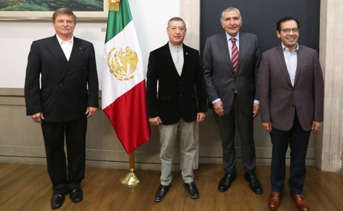Renuncia Ramírez Pineda a dirección del ISSSTE; AMLO lo pone a cargo de Nafin y Bancomext
