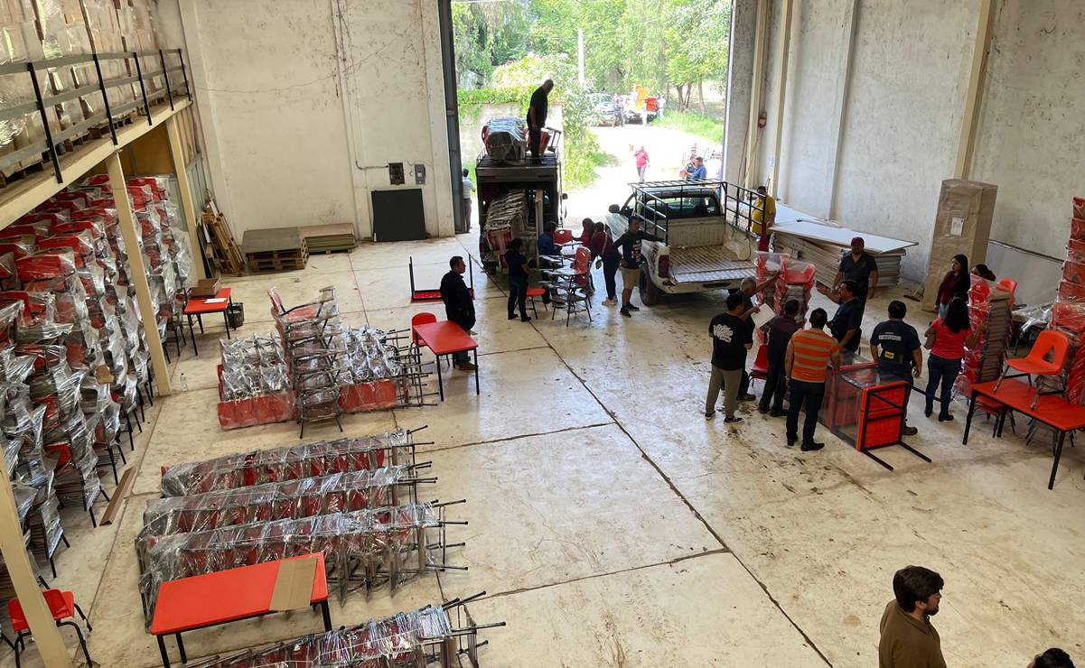 Gobierno federal inicia la entrega de mobiliario a más de 11 mil escuelas de Oaxaca