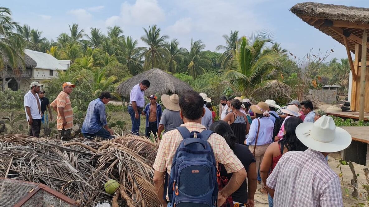 Habitantes de la Costa de Oaxaca denuncian a vecino español por construir alberca en predios comunales. Foto: Cortesía