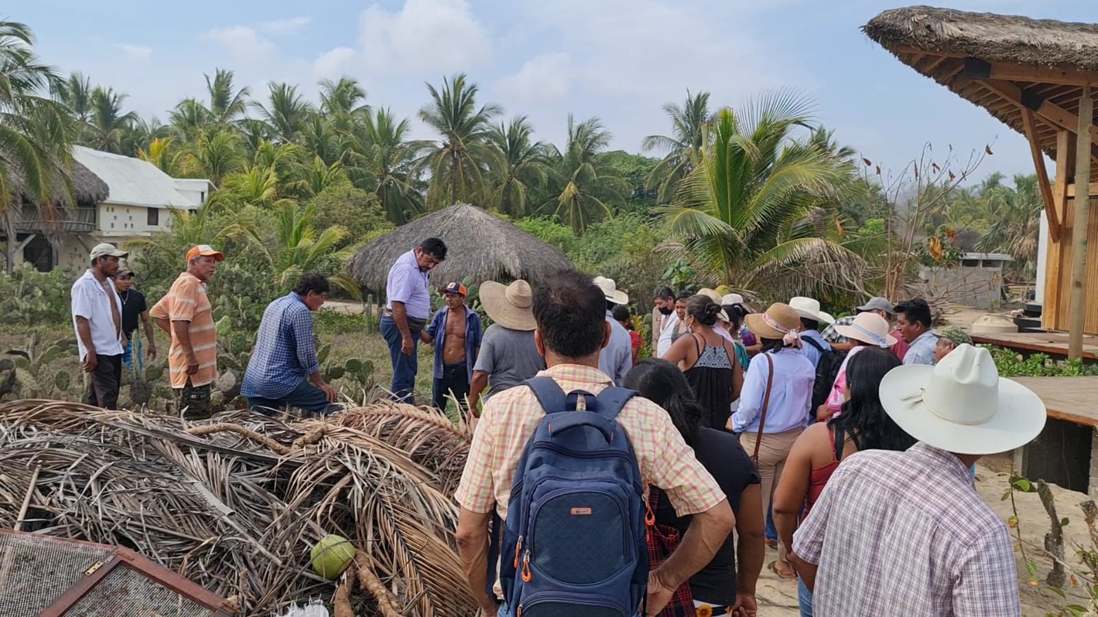Habitantes de la Costa de Oaxaca denuncian a vecino español por construir alberca en predios comunales. Foto: Cortesía