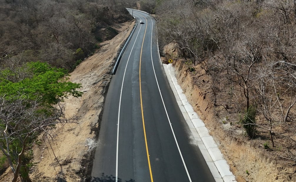 Carretera Salina Cruz-Zihuatanejo. Foto: Gobierno de México.