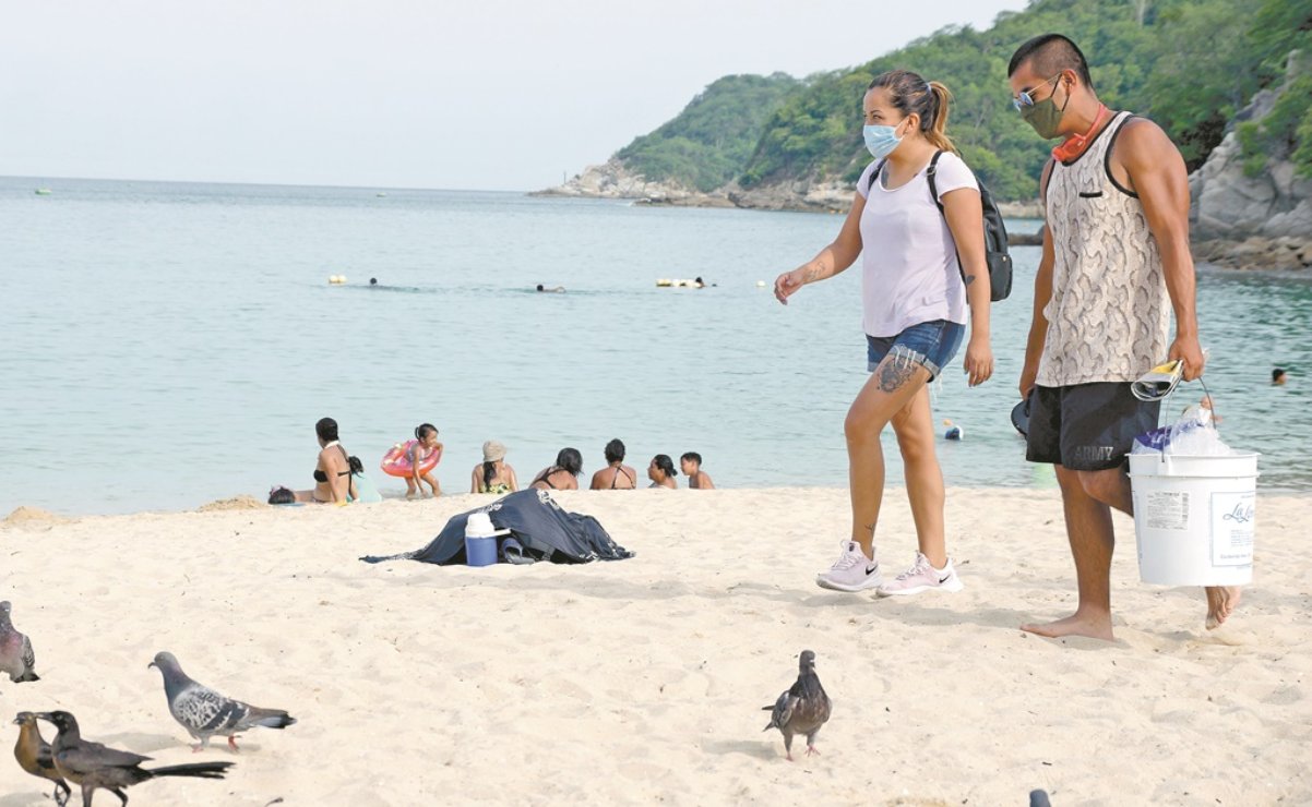 Ante aumento de Covid-19, Huatulco entra a semáforo naranja; playas operan al 60% con horario restringido