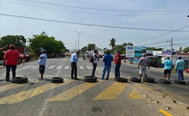 Tras 5 meses sin agua, habitantes de Tehuantepec bloquean vías hacia Salina Cruz y Oaxaca