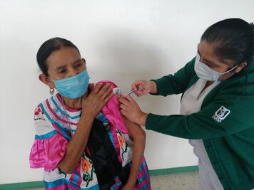 Inicia segunda semana de vacunación contra Covid a adultos mayores en la Sierra Mazateca de Oaxaca