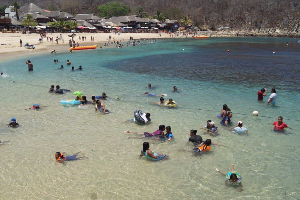 Hoteleros y empresarios rechazan cierre de playas y suspensión de turismo en Huatulco