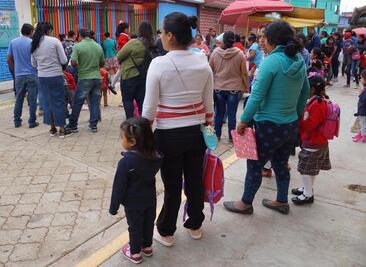 Pese a exhortos, nadie frena cuotas escolares "voluntarias"