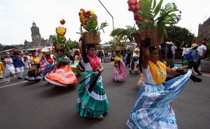 Migrantes de Oaxaca toman calles de la CDMX para celebrar sus raíces con calenda y Guelaguetza