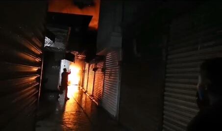 Un lesionado, saldo oficial de incendio en Central de Abasto; aún se contabilizan los daños