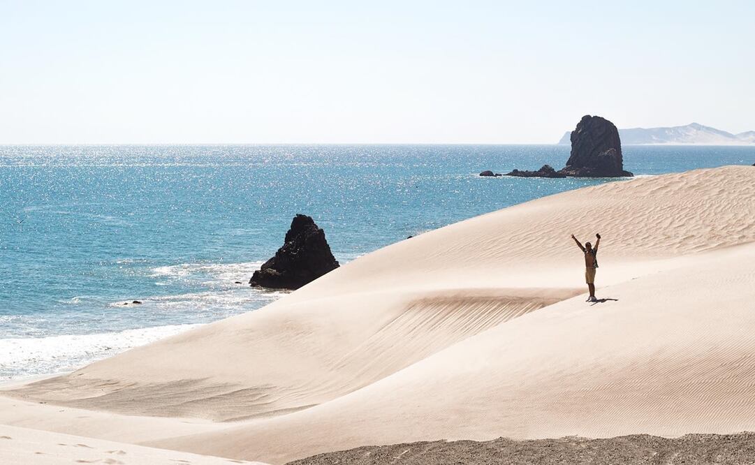 Dunas doradas y mar vibrante en un paraíso casi intacto a solo 15 minutos de Salina Cruz. Foto: FB, Guelaguetza del Tule