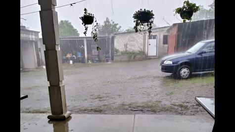 Prevén lluvias las próximas 24 horas por "tren de ondas tropicales"