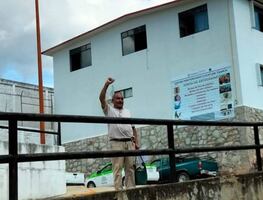 Tras 17 años en prisión sin sentencia, liberan al mazateco Antonino Celedonio, considerado preso político