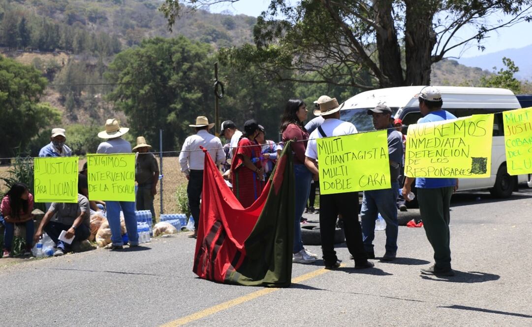 Con bloqueos, MULT exige justicia por asesinato de militante; reitera pausa a retorno de desplazados triquis a Oaxaca. Fotos: Juana García