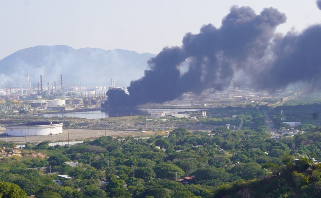Se registra nuevo incendio en refinería de Salina Cruz, en Oaxaca; no se reportan víctimas. Fotos: Especiales