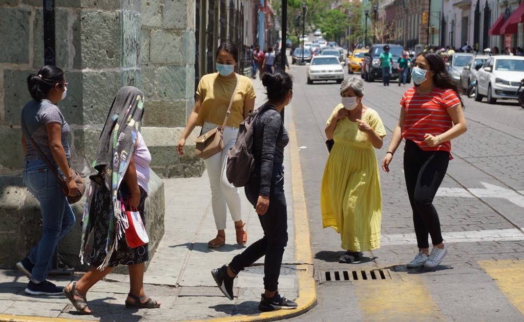 El día más álgido de la pandemia, los oaxaqueños salieron a las calles y los comerciantes levantaron las cortinas