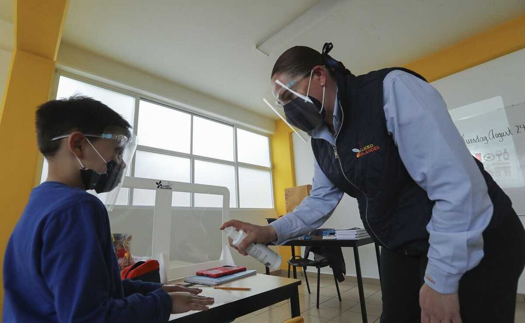 Regreso a clases 2021. Estos son los cubrebocas no permitidos por la SEP