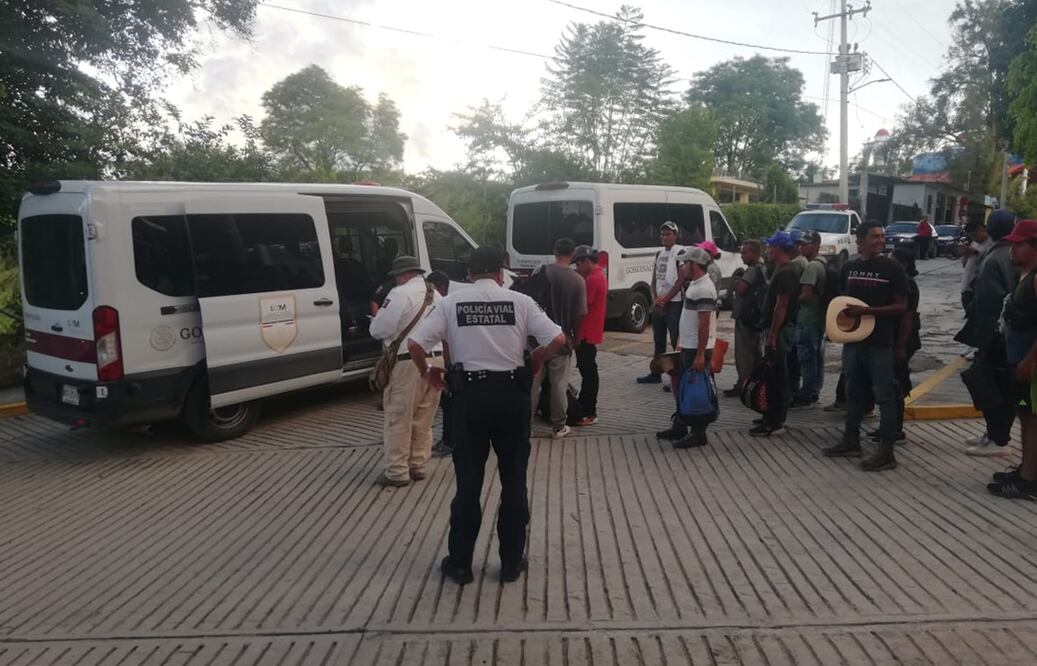 Tras 20 días de transitar por Oaxaca, se disuelve caravana migrante "La Roca de Dios". Foto: Especial