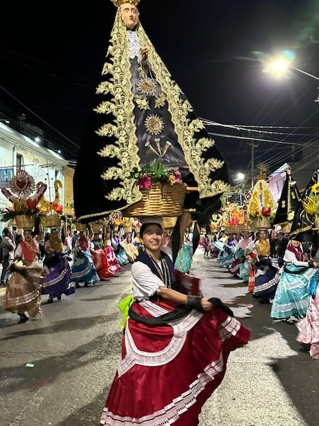 Calenda de la Virgen de la Soledad en Oaxaca. Foto: Chinas Oaxaqueñas Genoveva Medina