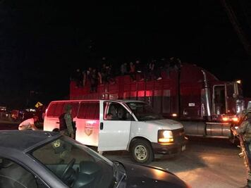 Aseguran al menos a 30 migrantes en el Istmo; viajaban hacinados