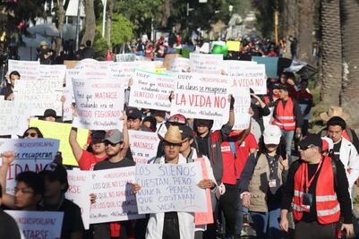 Comienza mega marcha pacífica universitaria por inseguridad en Puebla